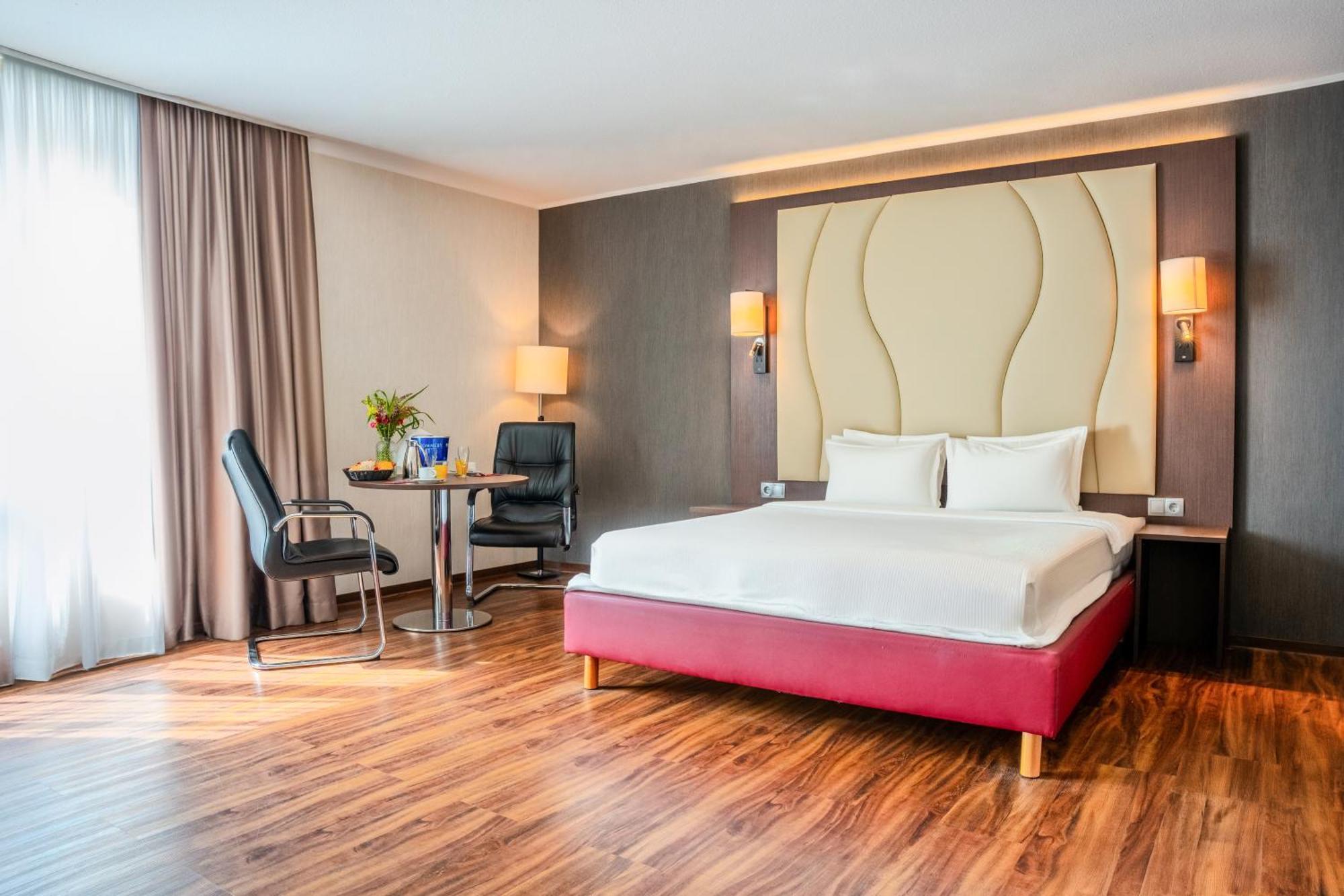 Airways Hotels Frankfurt Airport West Раунгайм Екстер'єр фото
